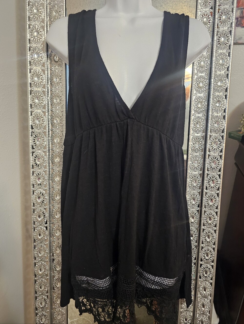 Black Sleeveless V-Neck Lace Hem Tunic